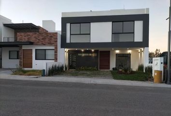 Casa en  Boulevard Universitario, Fraccionamiento Nuevo Paraíso, Querétaro, 76230, Mex