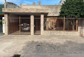 Casa en  Remedios De Escalada, Partido De Lanús