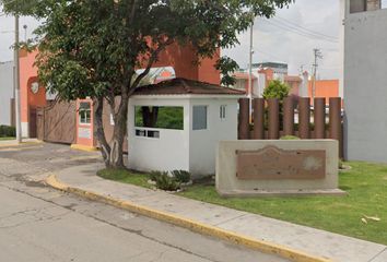 Casa en fraccionamiento en  Avenida Paseo Vicente Lombardo Toledano 343-343, Pueblo Santa María Totoltepec, Toluca, México, 50245, Mex