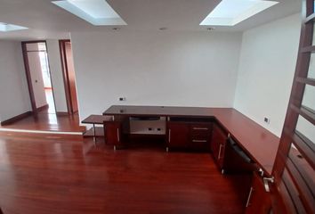 Apartment for rent in Santa Bárbara Occidental, Bogotá
