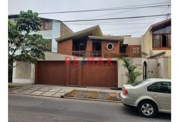 Casa en  Calle Víctor Andrés Belaúnde, Urbanización Covima, La Molina, Lima, 15012, Per