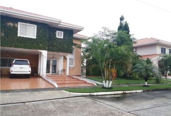 10 casas en venta en Barrio Norte, Colón 