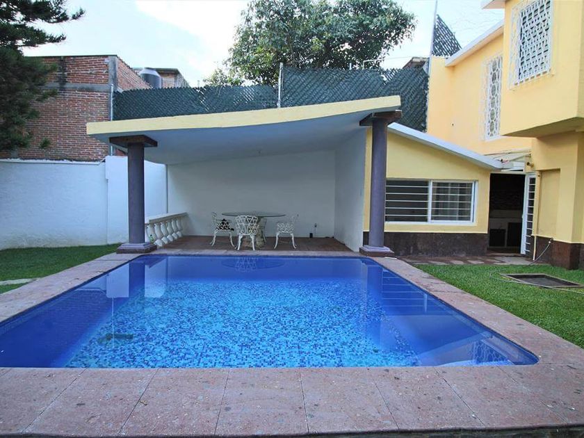 venta Casa en Jardines de Acapatzingo, Cuernavaca, Morelos (NEX-160543)-  