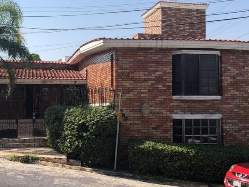 venta Casa en Contry la Silla, Guadalupe, Nuevo León (EB-JU8951s)