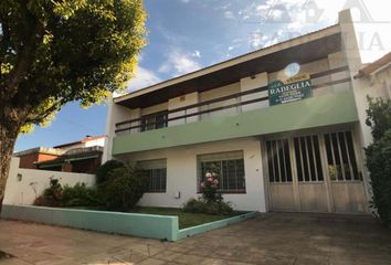 Casa en  Burzaco, Partido De Almirante Brown