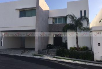 Casa en  Calle Del Acueducto, Los Cristales, Monterrey, Nuevo León, 64996, Mex