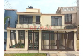 Casa en  Jirón Ricardo Palma, Villa María Del Triunfo, Lima, 15822, Per