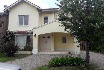 Casa en  La Candelaria, Colectora Oeste Norte Ramal Escobar Campana, Garín, Escobar, B1619, Buenos Aires, Arg