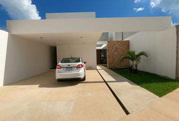 Casa en  Cerezos, Mérida, Yucatán, Mex