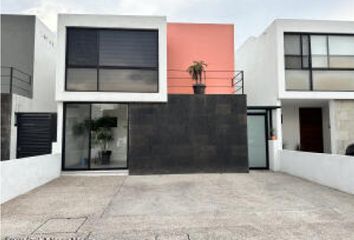 Casa en  Milenio Iii Fase B Sección 10, Municipio De Querétaro