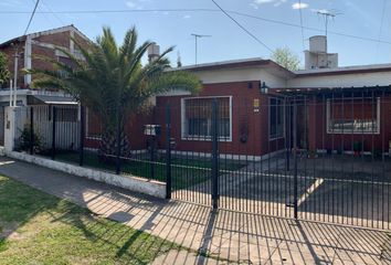 Casa en  Burzaco, Partido De Almirante Brown