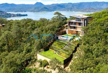 Casa en condominio en  Carretera Valle De Bravo Colorines, Valle De Bravo, México, Mex