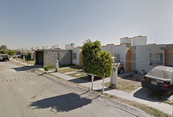 Casa en fraccionamiento en  Calle San Ángel 104-104, Fraccionamiento San Gabriel, Celaya, Guanajuato, 38013, Mex