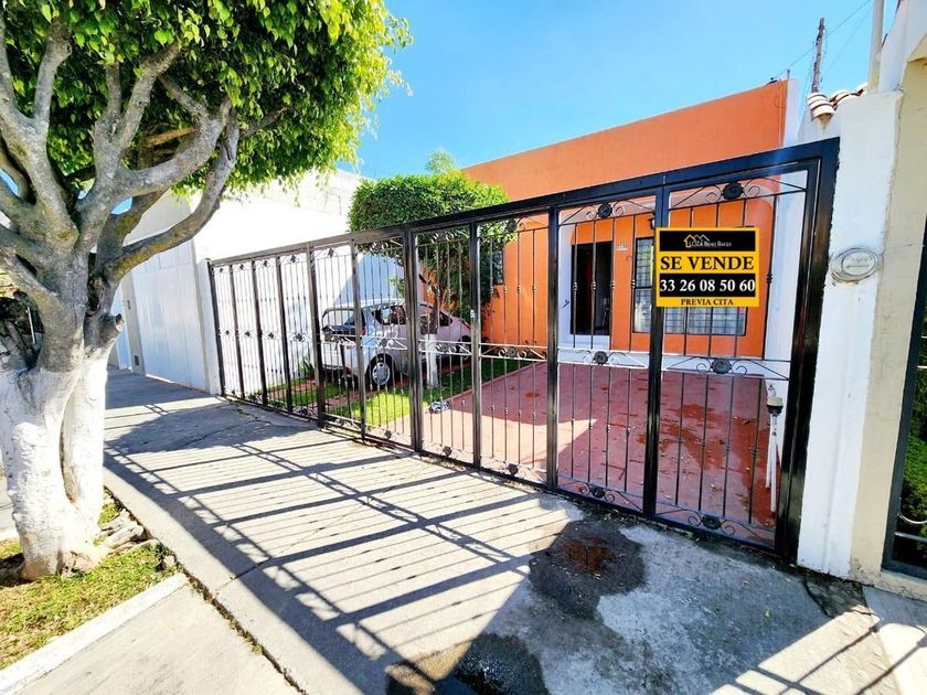 venta Casa en Jardines Del Auditorio, Zapopan, Jalisco (EB-MN7482s)-  