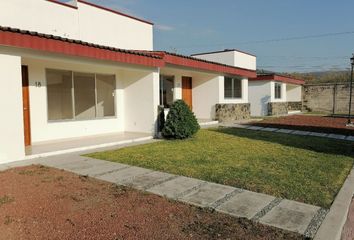 Casa en  Avenida Emiliano Zapata, Centro De Tezoyuca, Emiliano Zapata, Morelos, 62767, Mex