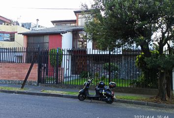 Casa en  Av. Brasil 2445, Quito 170104, Ecuador