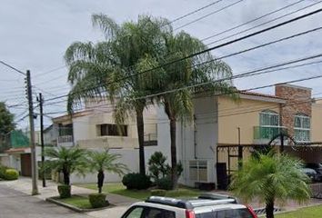 Casa en fraccionamiento en  Avenida Faro 2755-2897, Cruz Del Sur, Fracc Bosques De La Victoria, Guadalajara, Jalisco, 44540, Mex