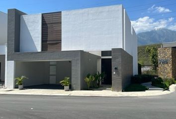 Casa en  Covadonga 807-807, Fraccionamiento Las Huertas, Santiago, Nuevo León, 67316, Mex