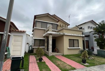 Casa en  W5h4+fp3, Samborondón, Ecuador