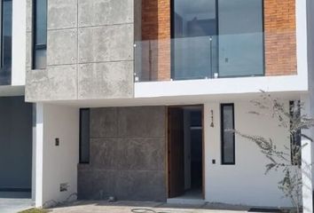 Casa en condominio en  Calle San Óscar, Arbolada Bosques De Santa Anita, Tlajomulco De Zúñiga, Jalisco, 45645, Mex