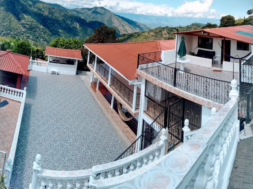 Apartamento en arriendo Vía Palmitas #35-11, Palmitas, Medellín, Antioquia, Colombia