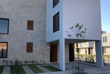 Casa en  Calle Lago Cuitzeo, Fraccionamiento Cumbres Del Lago, Querétaro, 76230, Mex