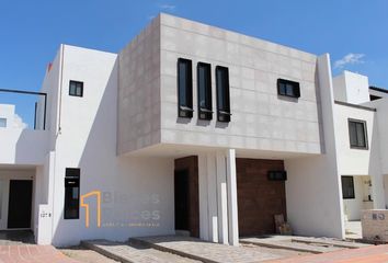 Casa en  Calle San Rafael, Maderas Residencial, Celaya, Guanajuato, 38115, Mex