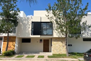 Casa en condominio en  Avenida Paseo Solares, Base Aérea Militar No 5, Zapopan, Jalisco, 45138, Mex