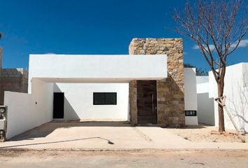 Casa en condominio en  Yaxkukul, Yucatán