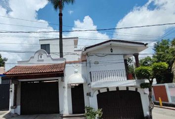 Casa en  Atlacomulco, Avenida Atlacomulco, Acapantzingo, Cuernavaca, Morelos, México