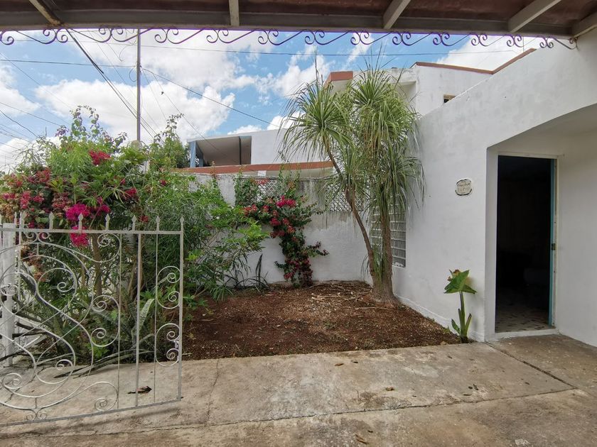 venta Casa en Bosques de Yucalpeten, Mérida, Yucatán (EB-MV9751s)