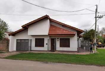 Casa en  José Hernández, Partido De La Plata