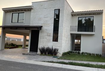 Casa en fraccionamiento en  Paseo De La Contemplación, Villas De Irapuato, Irapuato, Guanajuato, 36670, Mex