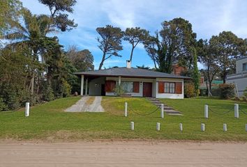 Casa en  Avenida De Las Artes 1391, Pinamar, B7167, Buenos Aires, Arg