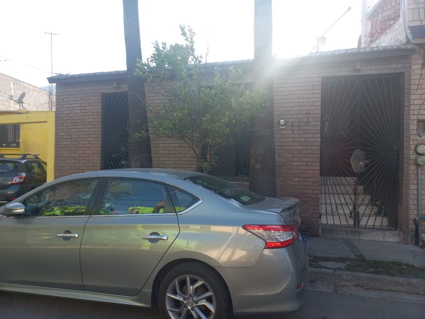 venta Casa en Valle de INFONAVIT II Sector, Monterrey (28-CV-799)