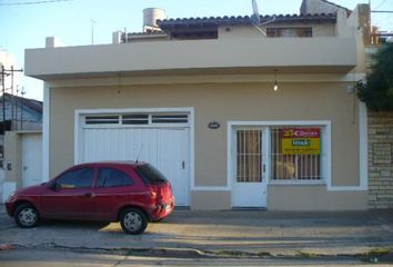 Casa en  Calle La Cautiva 6501-6599, Caseros, Tres De Febrero, B1682, Provincia De Buenos Aires, Arg