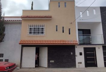 Casa en  Cerrada Hacienda De Puentecillas, Guadalupe, Dolores Hidalgo, Guanajuato, 37804, Mex