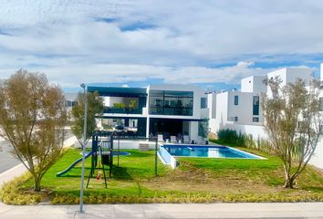 Casa en condominio en  Fraccionamiento Zizana, Paseo De Zinnia Poniente, Santiago De Querétaro, Querétaro, México