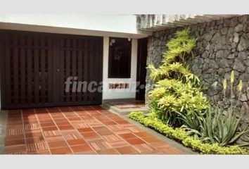 Casa en Calle 14 100-1-100-99, Urb. Ciudad Jardin, Cali, Valle Del Cauca, Col