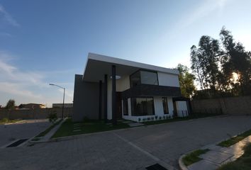 Casa en fraccionamiento en  Prolongación Avenida Miguel Alemán, Ejido Cuachitla Tonantzintla, San Andrés Cholula, Puebla, 72810, Mex