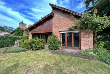 Casa en  Caisamar, Mar Del Plata