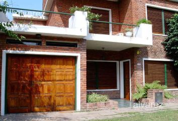 Casa en  Fátima 3202-3300, Castelar, Morón, B1712, Buenos Aires, Arg