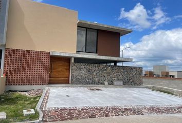 Casa en  Altozano El Nuevo Querétaro, Municipio De Querétaro