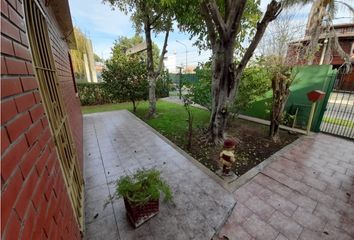 Casa en  Pannes - Panificados Al Paso - Panadería, Calle Morris Williams 3020, Castelar, Morón, Morán, B1712, Provincia De Buenos Aires, Arg