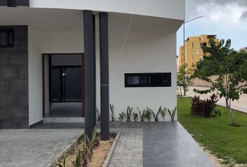 Casa en fraccionamiento en  Avenida Francisco I. Madero, Ejido Alfredo V Bonfil, Benito Juárez, Quintana Roo, 77560, Mex