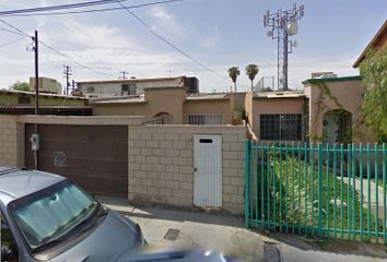Casa en  Avenida Ebanistas Sur, Libertad, Mexicali, Baja California, México