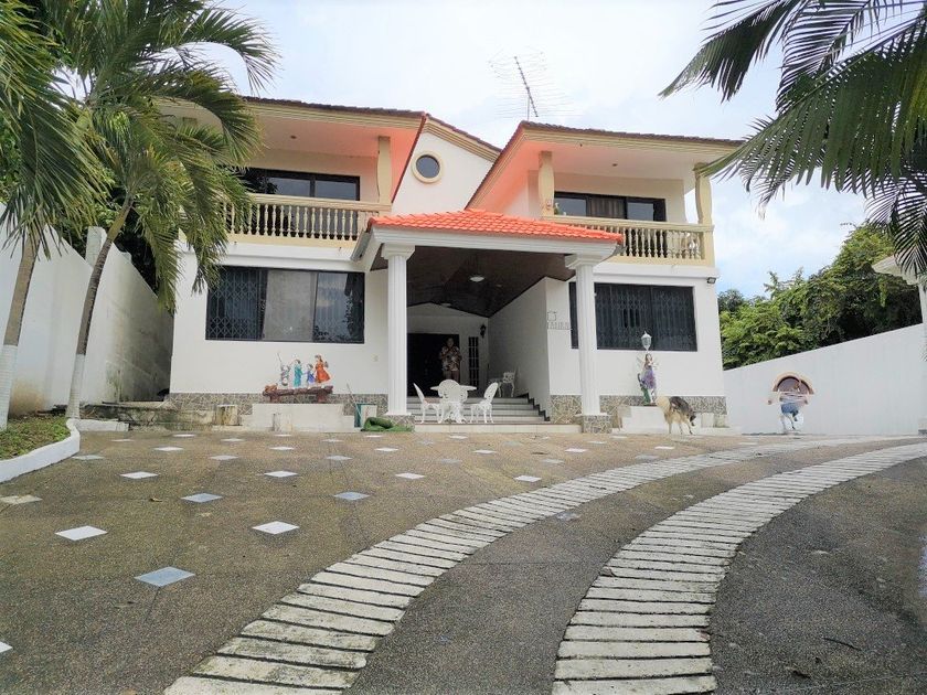 Casa en venta X2vp+v3v, Guayaquil, Ecuador