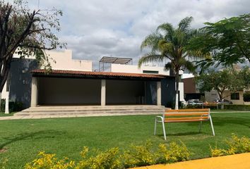 Casa en fraccionamiento en  Circuito Paseo De Los Almendros, Fraccionamiento Los Almendros, Zapopan, Jalisco, 45135, Mex