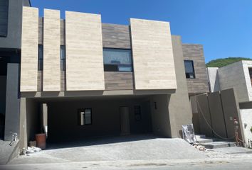 Casa en fraccionamiento en  Privada Alvarro, Carretera Nacional, El Uro, Monterrey, Nuevo León, 64986, Mex