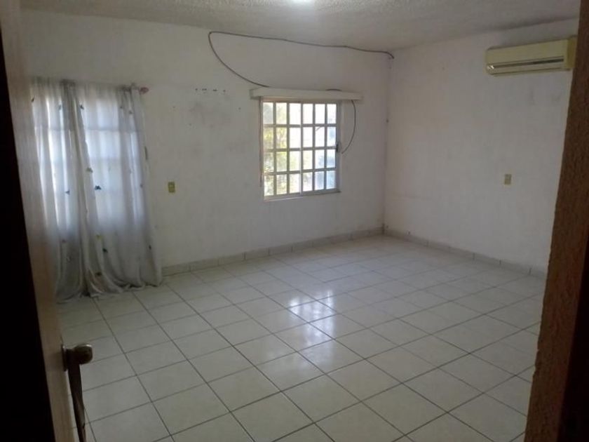 venta Casa en Balcones de San Miguel, Guadalupe, Nuevo León (EB-IF8802s)-  